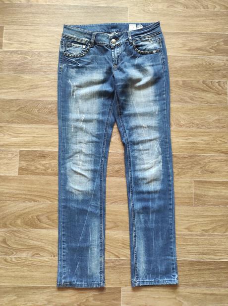 Džíny, 38