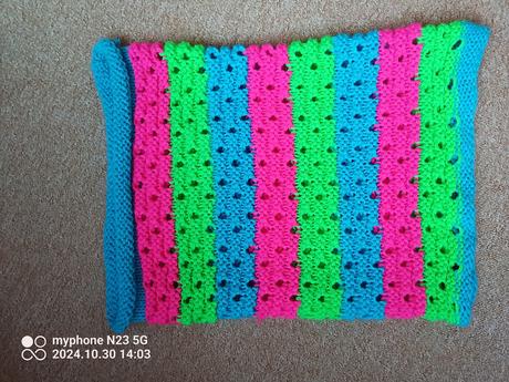 Nákrčník neonový,