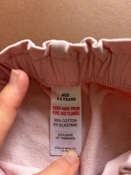 Růžové tepláky - v.4/5 let, 110