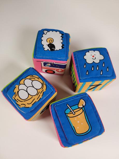 Látkové rozvojové kostky,