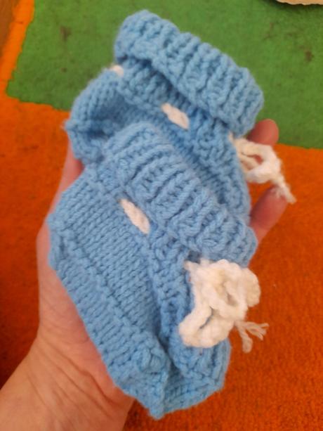 Capáčky,ponožtičky,pletené botičky na miminko, <17