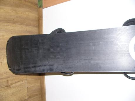 Pěkný používaný snowboard, délka 137, 130-139 cm