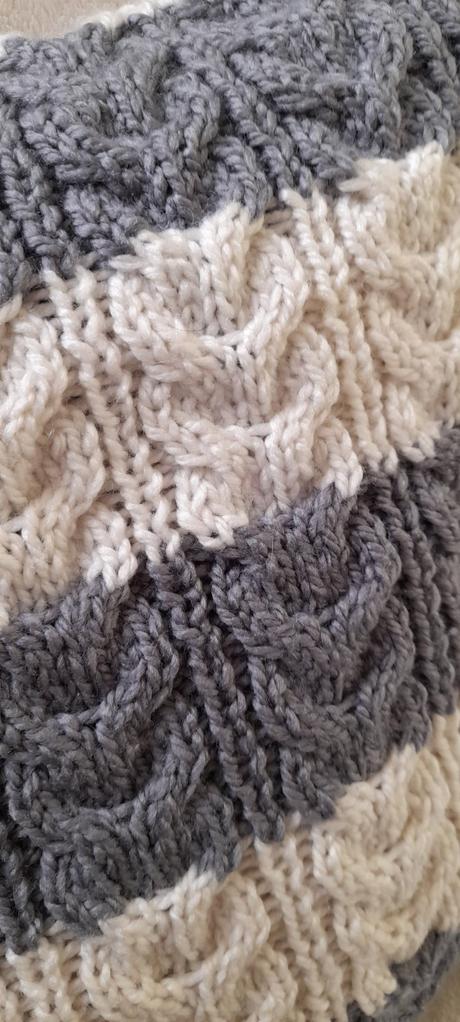 Copánkový povlak na polštář - bílo šedý pruh, 