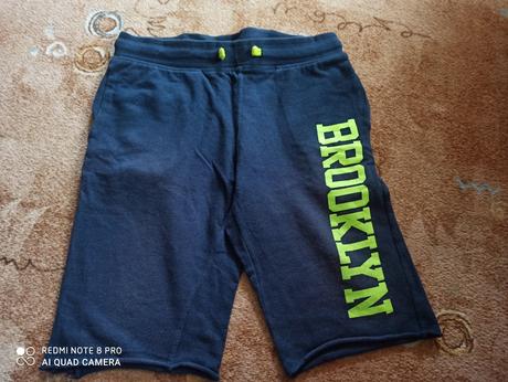 Kraťasy a tričko, 140–152