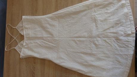 Šaty na ramínka, 38