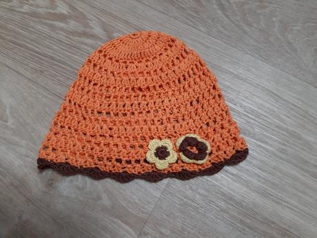 Háčkovaná letní čepička, 110