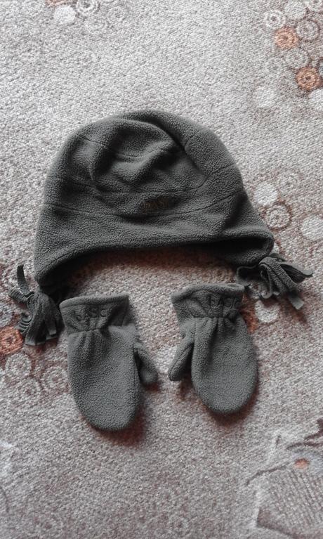 352 - komplet čepiče a rukavice, 92