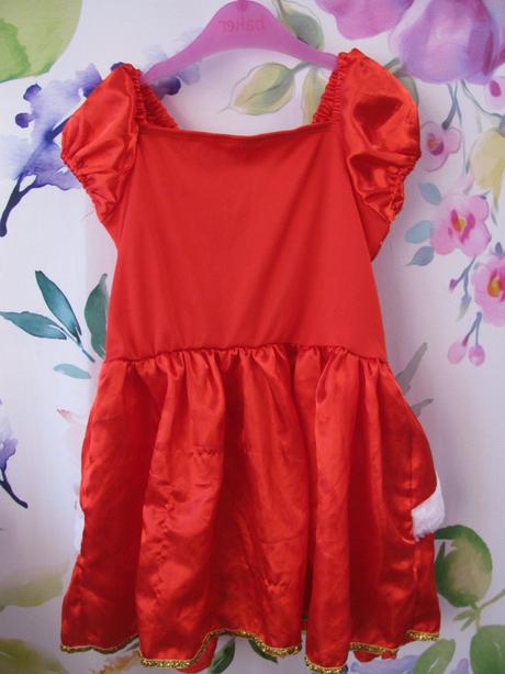 Vánoční saténové šaty, 104