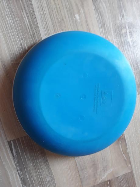 Mommo talířek uchovávající jídlo teplé.,