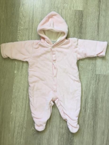 Světle růžový overal, 68