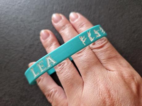 Náramek youtuberka lea, 