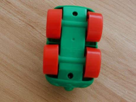 Auticko s chrasticimi kulickami-fischer price,