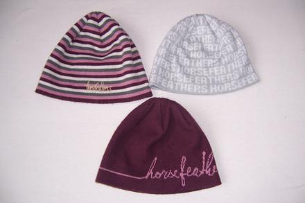 3x čepice, horsefeathers,146