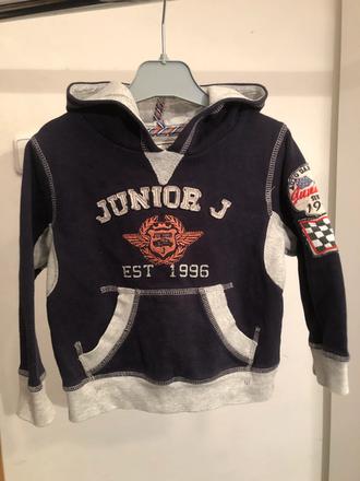 Modrá mikina s nápisy, 92