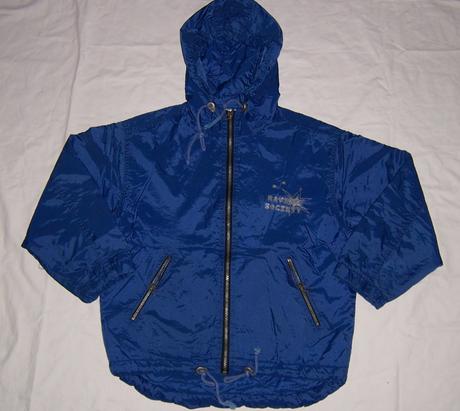 Modrá větrovka s kapucí, 128