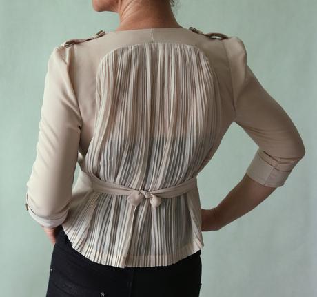 Zajímavá halenka s plisovanými zády vel.xs-34, xs