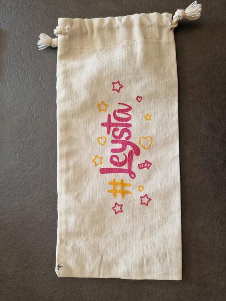 Látkový obal na lahev, brýle,mobil youtuberka lea, 