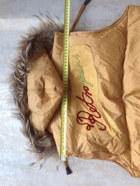 Zlatá péřová vesta kapuce zn.retro jeans s-m,36-38, s