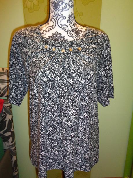 Krásná černobílá květovaná blůza, 38 / m