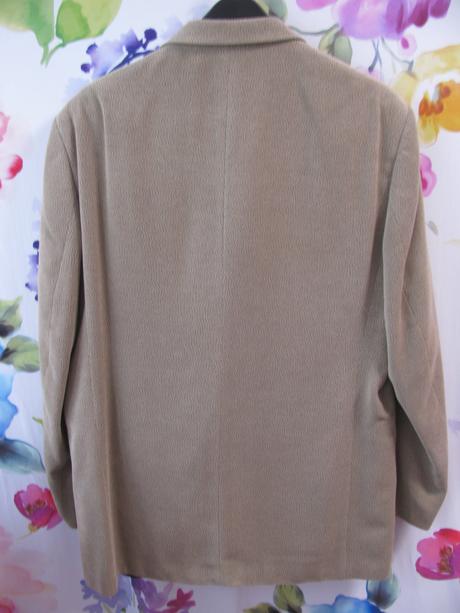 Společenský hnědý oblek, 52