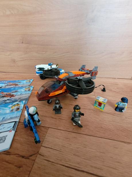 Lego city 60209 letecká policie a loupež diamantu,