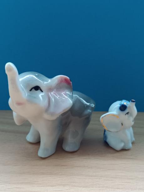 Porcelánový slon + slůňátko,