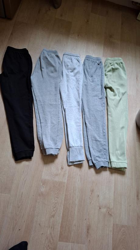 5x tepláky i jednotlivě slabší, 158