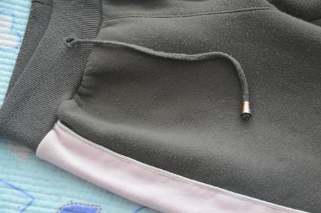 134, 140 teplé khaki tepláky, 134