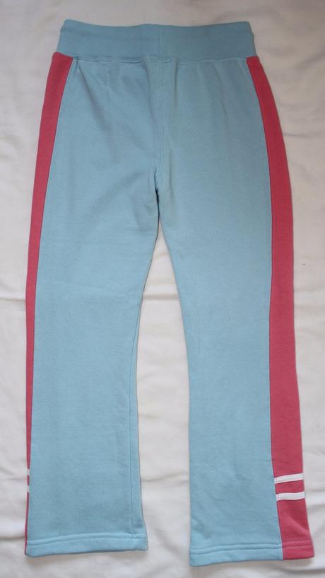 Am10. tepláky s holkou 8 let, 134