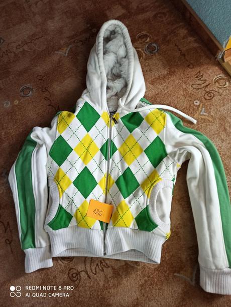 Mikina s kožíškem, 176