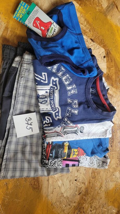 Plátěné kalhoty, 4 x triko a nové slipy, 104–116