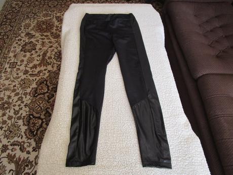Pěkné černé hladké elast. legíny, vel. 152, 152