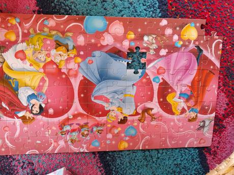 Puzzle disney princezny velké,160 dílků,5chybí, 