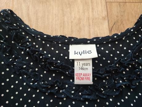 Puntíkované šaty, 140