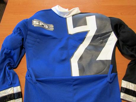 Karnevalový kostým-bojovník vel 140-146, 