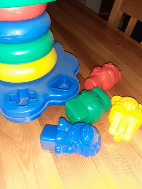 Vkládačka + pyramida s kroužky,