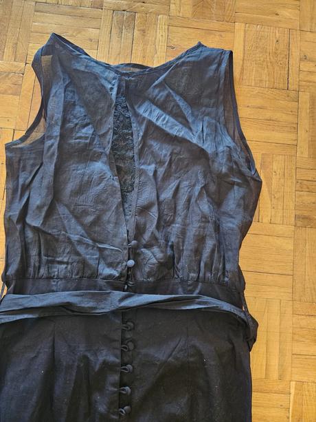 Pozdrove šaty s vyšíváním a rozparkem na zadech, zara,m