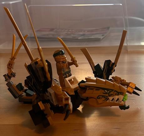 Lego ninjago 70666 zlatý drak,