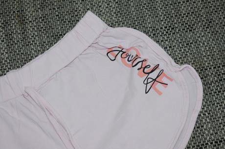 Hezké světle růžové kraťasy, velikost 152/158, 152