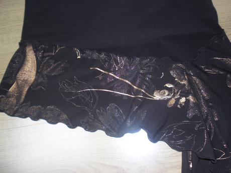 Čokoládový top se zlatými ornamenty, 38