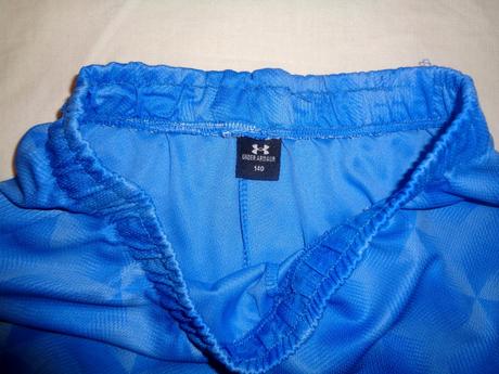 Krásné modré sportovní šortky, under armour,140
