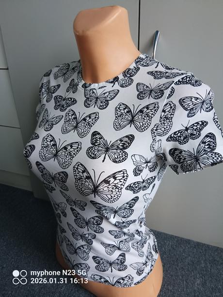 Tričko motýlci zn."bershka" vel."s", bershka,s