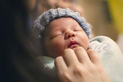 Vše, co potřebujete vědět o porodu v nouzovém stavu