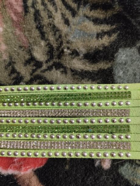 Semišové náramky, 