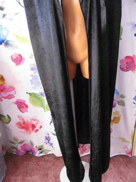 Karnevalový plášť s kapucí-upír, kouzelník apod.,