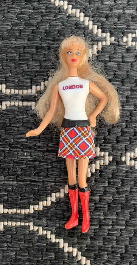 Sada s nálepkovými knižkami, zošitkami a bábikami,