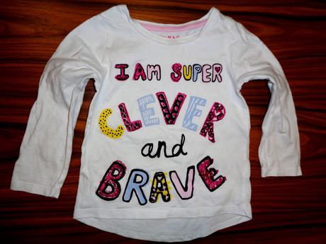 Pěkné bílé tričko s nápisy, nutmeg,98