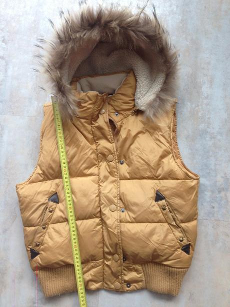 Zlatá péřová vesta kapuce zn.retro jeans s-m,36-38, s