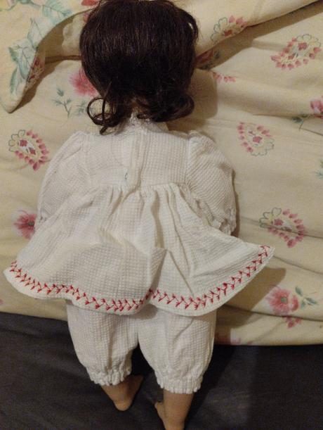 Porcelánová panenka se zoubkama, 