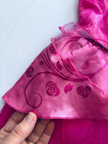 St6/ kostým  ze zvoníky /vila rozita- v.1/2, 